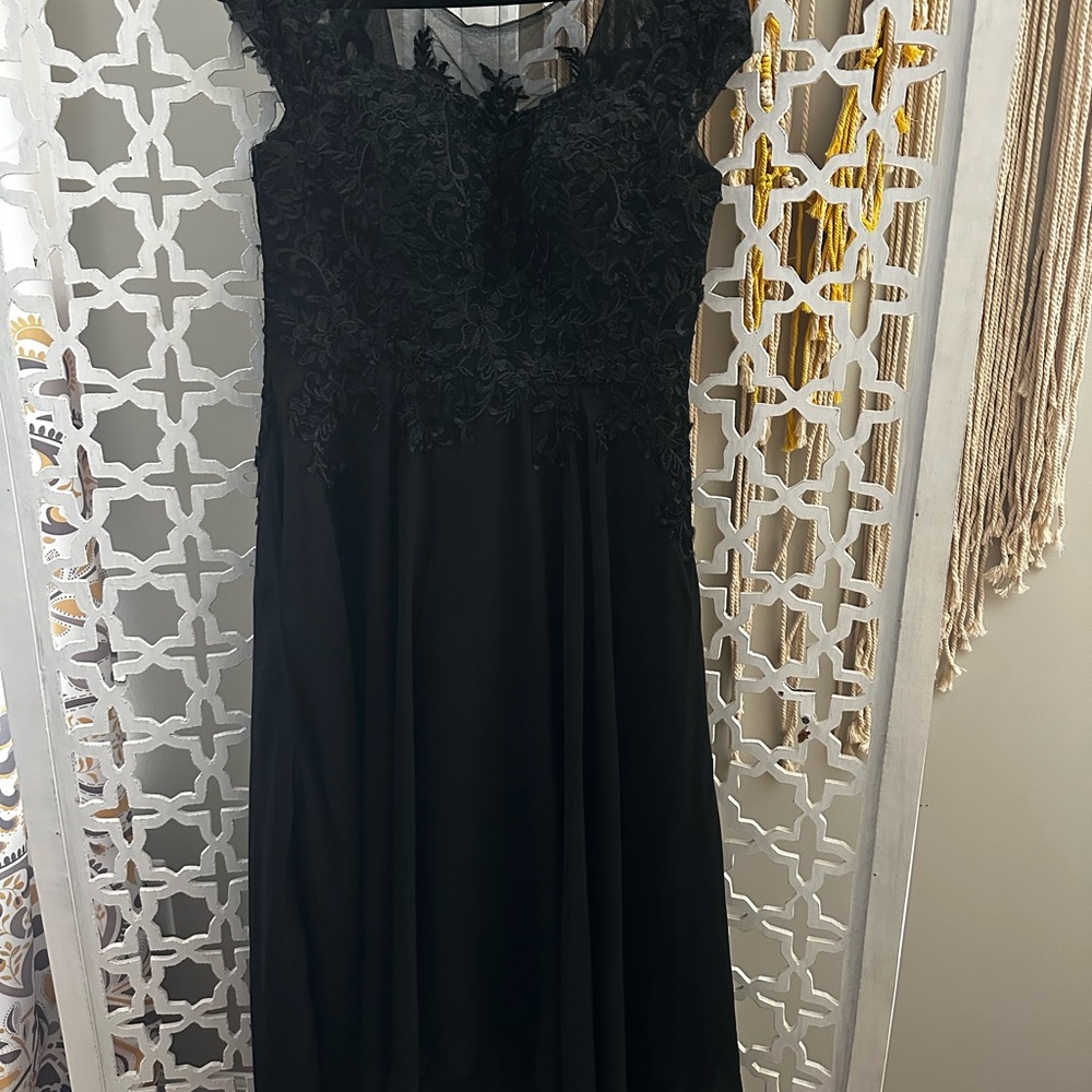 Elegant Black Lace Evening Dress